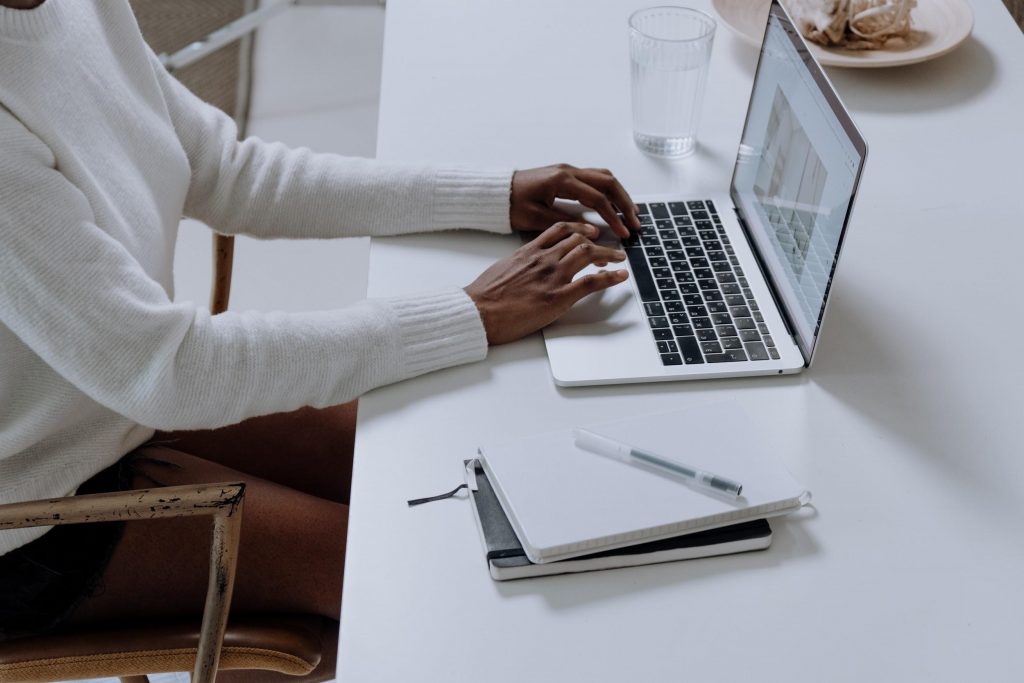 Budget MacBook aluminum Apple MacBook, A18 Pro Chip MacBook Pro OLED