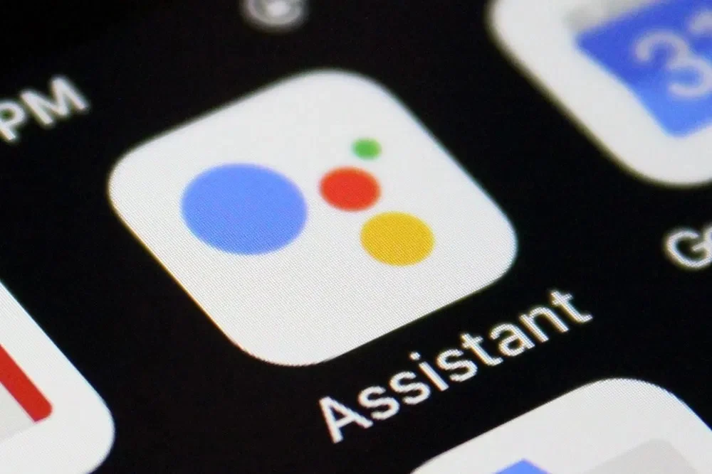 Google Assistant shutdown email notification and Gemini AI transition